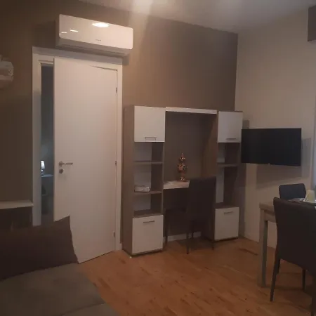 Central House דירה קאסרטה